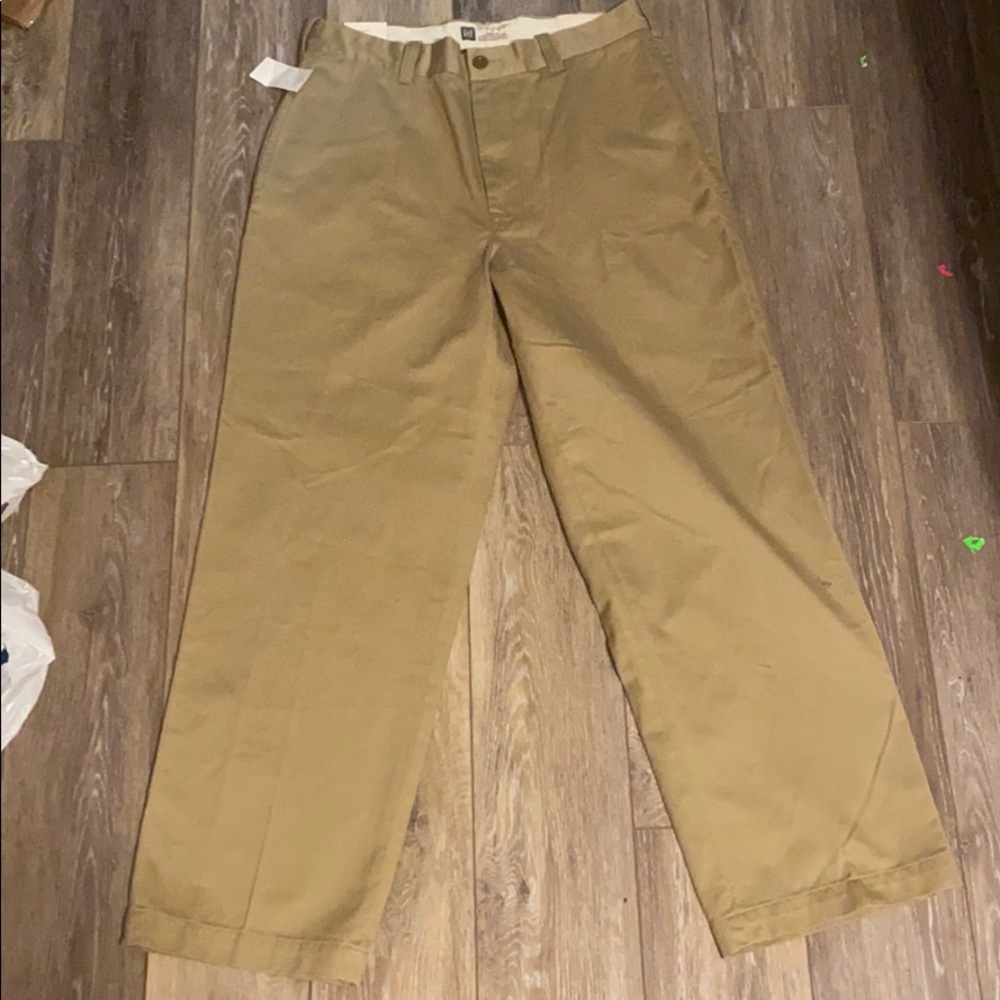 GAP khaki pants Men’s 33x30